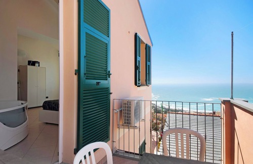 Bonassola Apartment | Studio "Serra Monolocale" with Terrace & A/C