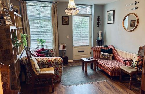 Macclesfield Apartment | Studio - Sleeps 2 - Pets - Terrace - Parking