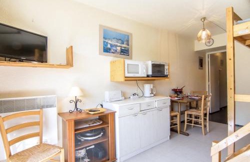 Le Corbier Apartment | Studio Soyouz Vanguard-10 by Interhome