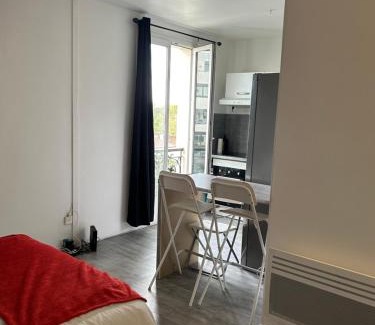 Le Kremlin-Bicetre Apartment | Studio très lumineux et équipée en pleine avenue !