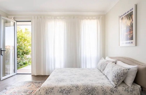 Arundel Apartment | Studio unit with swimming pool.