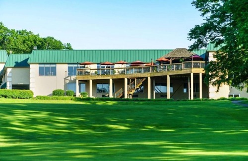 Cheat Lake Apartment | Studio w Indoor Pool & Spa Sauna at Lakeview Golf Resort
