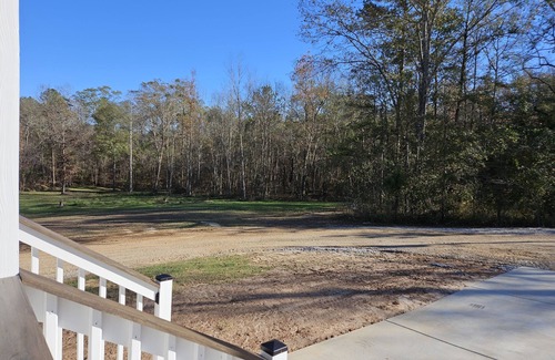 Phenix City Apartment | Studio w/spacious bathroom 14 miles to Ft Benning/Ft Moore