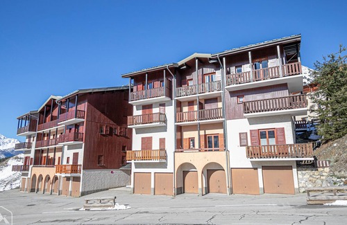 Aussois Apartment | Studio with balcony and Wifi in Aussois