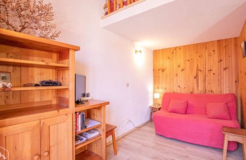Aussois Apartment | Studio with balcony and Wifi in Aussois