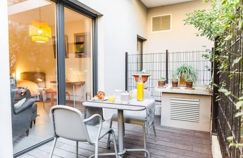 Lyon City Centre Apartment | Studio with Garage Near Perrache Train Station, Lyon City Center
