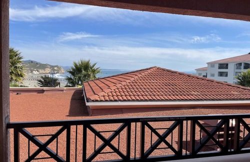 Avila Beach Resort | Studio with King bed and full bath w/balcony