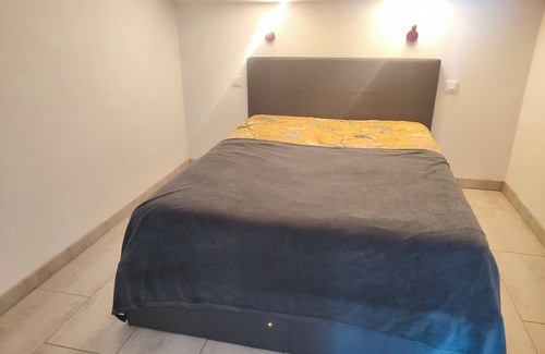 Beziers Apartment | Studio with large 9m² terrace, exceptional view, 5 min from Fonséranes locks