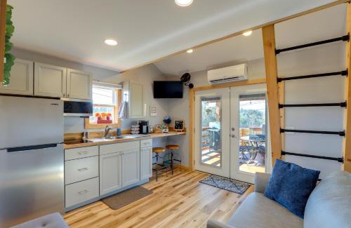 Marshall Apartment | Studio with Loft, Hot Tub and Views in Marshall!