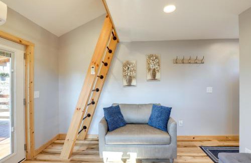 Marshall Apartment | Studio with Loft, Hot Tub and Views in Marshall!