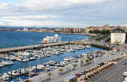 Santander Apartment | Studio with parking at the door and Wifi.