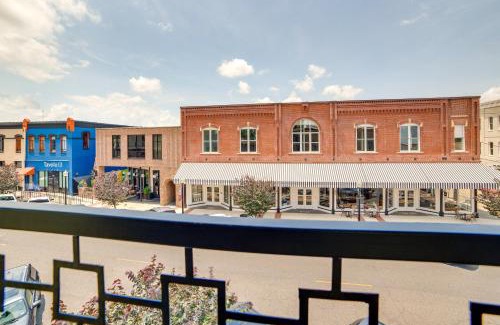 Marshall Apartment | Studio with Private Balcony in Downtown Marshall!