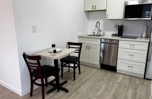 Burbank Apartment | Studio with private entrance and private backyard