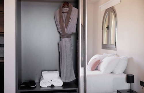 Dafnata Hotel | Studio with Sea View and Communal Pool