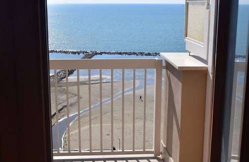 Nettuno Apartment | Studio with sea view
