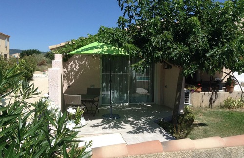 Violes Apartment | Studio with swimming pool in Provence, adapted for disabled