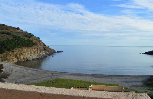 Cerbere Apartment | Studio with terrace, beach access, parking. Pets allowed