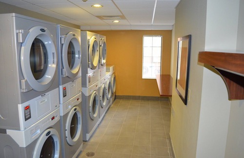Bowling Green Apartment | Studio Within Walking Distance to Knicely Conference Center | Free Daily Breakfast!