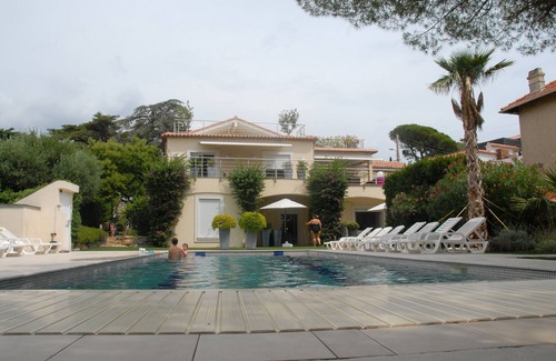 Sainte-Maxime City Centre Villa | Studio2 in villa with pool