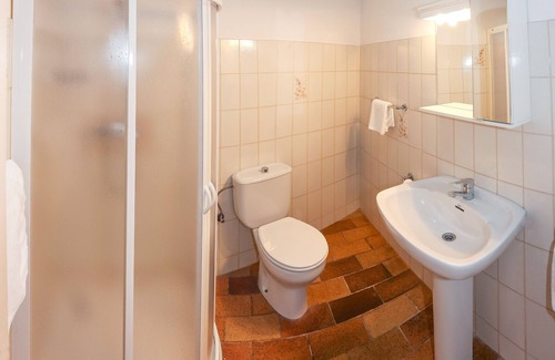 Darnius Apartment | Studios 2/4 (1 Bedroom, Sleep 4)