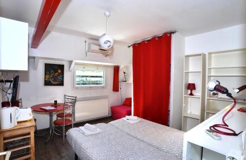 2nd Arrondissement Apartment | studios peniche Lyon centre Vieux Lyon Confluence