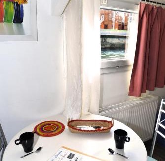 2nd Arrondissement Apartment | studios peniche Lyon centre Vieux Lyon Confluence