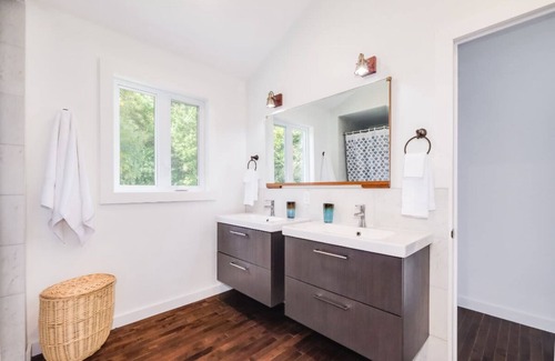 Pontiac House | Stunning waterfront getaway w/ hot tub, sleeps 14!