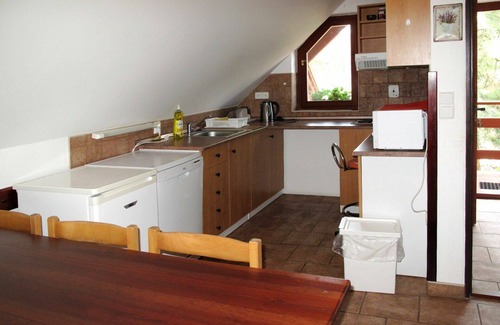 Uhlejov Villa | Stunning private villa for 22 guests with WIFI, private pool, TV, patio, pets allowed and parking