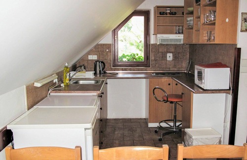 Uhlejov Villa | Stunning private villa for 22 guests with WIFI, private pool, TV, patio, pets allowed and parking