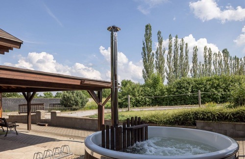 Dolni Branna House | Stunning private villa for 8 people with WIFI, hot tub, TV, terrace, pets allowed and parking