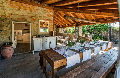 Terranuova Bracciolini Villa | Stunning private villa for 12 people with WIFI, private pool, A/C, TV, patio and pets allowed