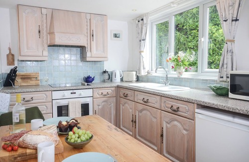 St. Levan Apartment | STUNNING 1 BEDROOM HOLIDAY HOME WITH SEA VIEWS AND PRIVATE OUTSIDE SPACE