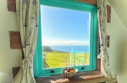 St. Levan Apartment | STUNNING 1 BEDROOM HOLIDAY HOME WITH SEA VIEWS AND PRIVATE OUTSIDE SPACE