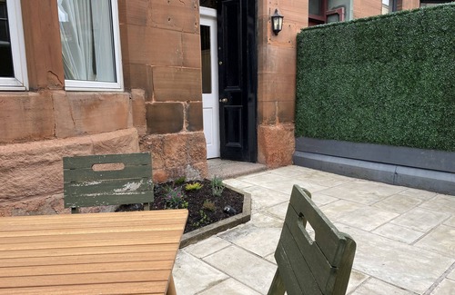 Glasgow Westend Apartment | Stunning 2-bed flat with private patio in heart of the west end