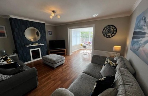 Jedburgh House | Stunning 2 bedroom house with Garden