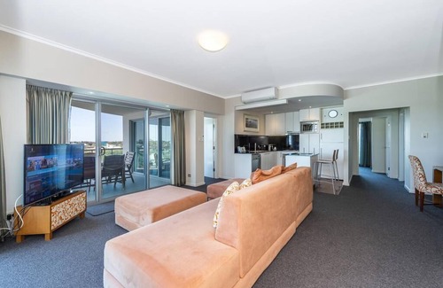 Mandurah Condo | Stunning 270 degrees view of the Ocean, Beach & Marina Views
