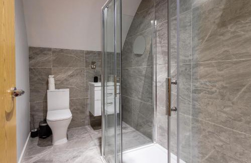 Newcastle-upon-Tyne Apartment | Stunning 2BR Duplex Near Centre