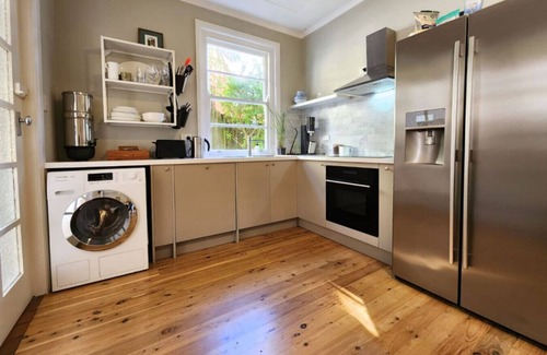 Queenscliff Apartment | Stunning 2BR Unit in Queenscliff