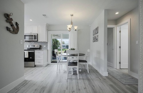 Naples Park Villa | Stunning 2BR Villa, 10min to Beach, a Perfect Getaway!