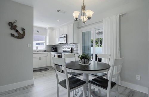 Naples Park Villa | Stunning 2BR Villa, 10min to Beach, a Perfect Getaway!