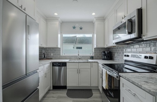 Naples Park Villa | Stunning 2BR Villa, 10min to Beach, a Perfect Getaway!