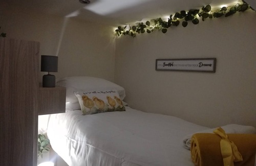 Huyton Apartment | Stunning 3 Bed, 2 Bath Apartment, Sleeps 8 in Liverpool