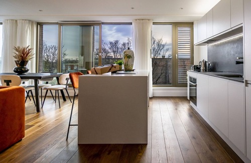 York Apartment | Stunning 3 bedroom apartment with 2 parking spaces