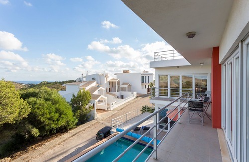 Figueira Villa | Stunning 3 bedroom 'glass' villa with panoramic views & infinity pool