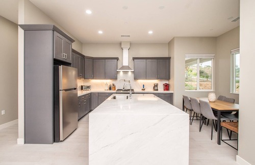 Escondido House | Stunning 3 bedroom with Pool/Hot Tub/Game Room