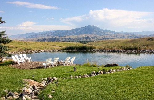 Bozeman House | Stunning 360° Vistas - Swim/Skating Pond - 10 Min. to Downtown