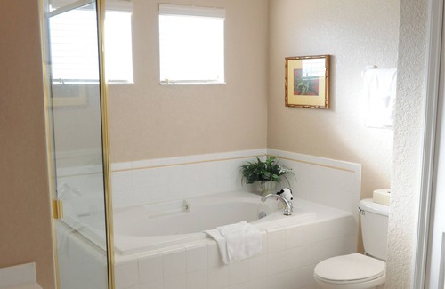 Bahama Bay Villa | Stunning 3BR 2BA 1700 sq ft Penthouse Villa - Fully Upgraded, Fantastic Location