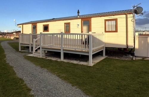 Mablethorpe Apartment | Stunning 4-Bed Caravan in Mablethorpe sleeps 10