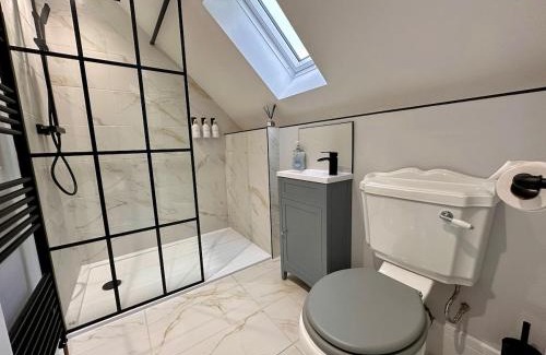 Telford House | Stunning 4 Bedroom, Sleeps 9, Centre Of Telford