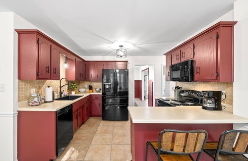 Clarksville House | Stunning 5 Bed 2.5 Bath in the Heart of Clarksville